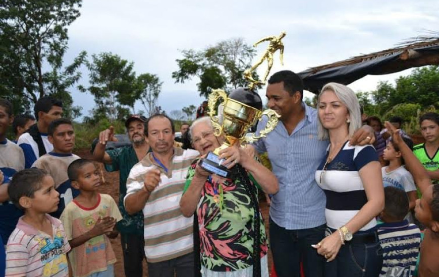 Waldson aproveitou o feriado em comunidade