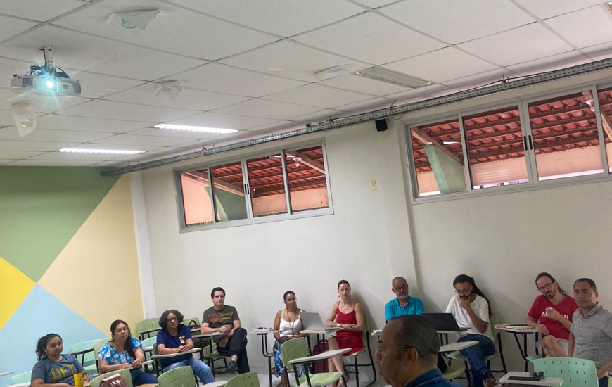 George França em conversa com os técnicos da UFT