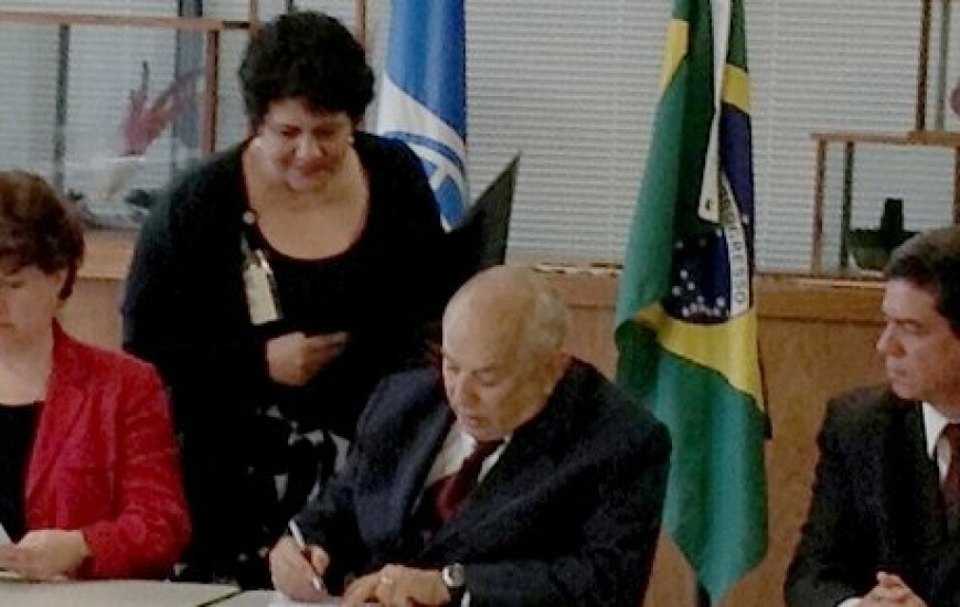 Siqueira assina contrato