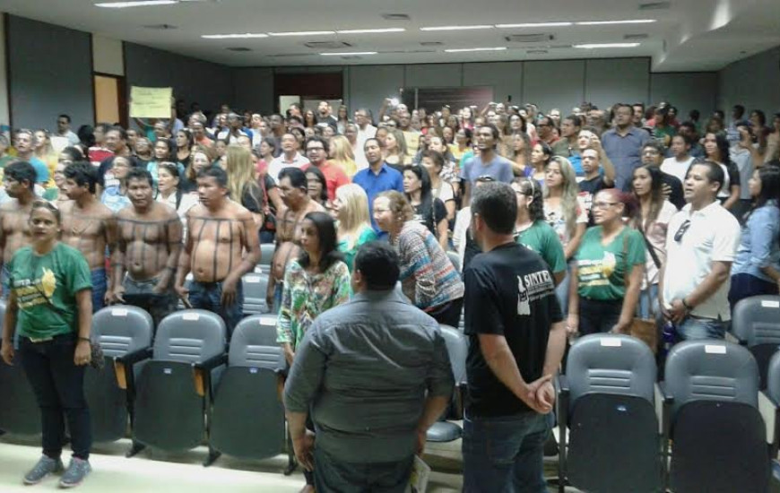 Professores lotam auditório da AL nesta 5ª