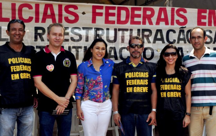 Luana e Alan com policiais federais
