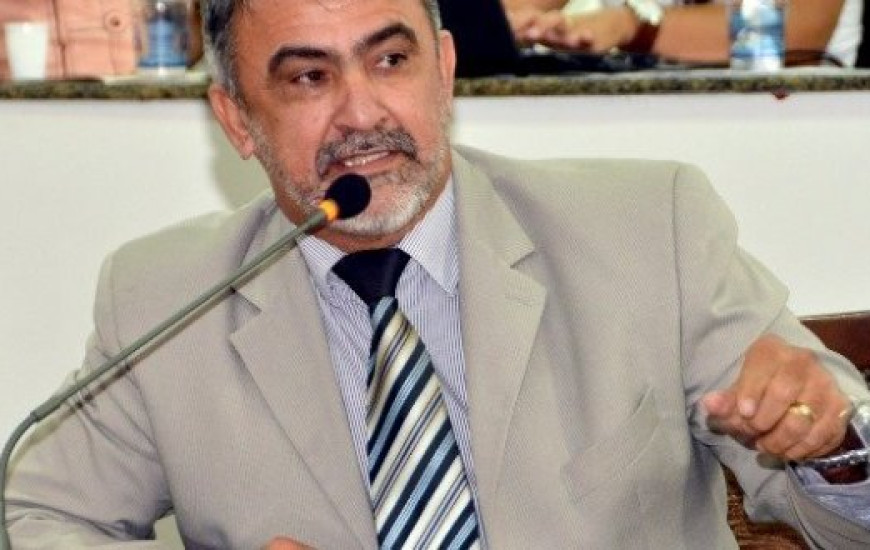 Amélio Cayres pede mais tempo