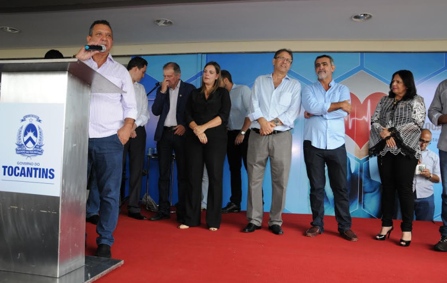 Toinho Andrade prestigia entrega de veículos