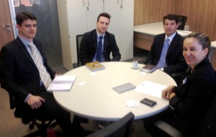 Deputada em reunião na SAC