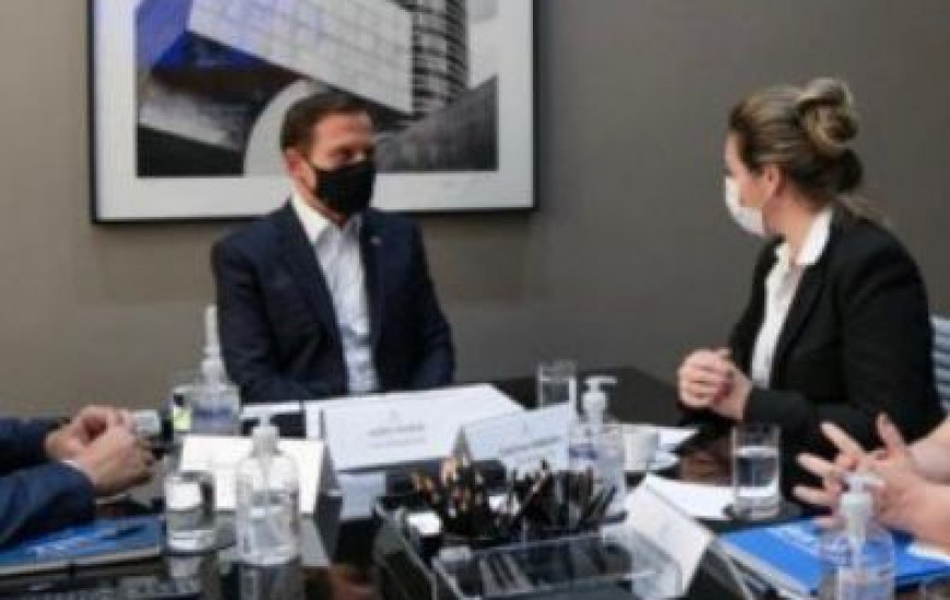 Prefeita Cinthia Ribeiro e o governador João Doria 