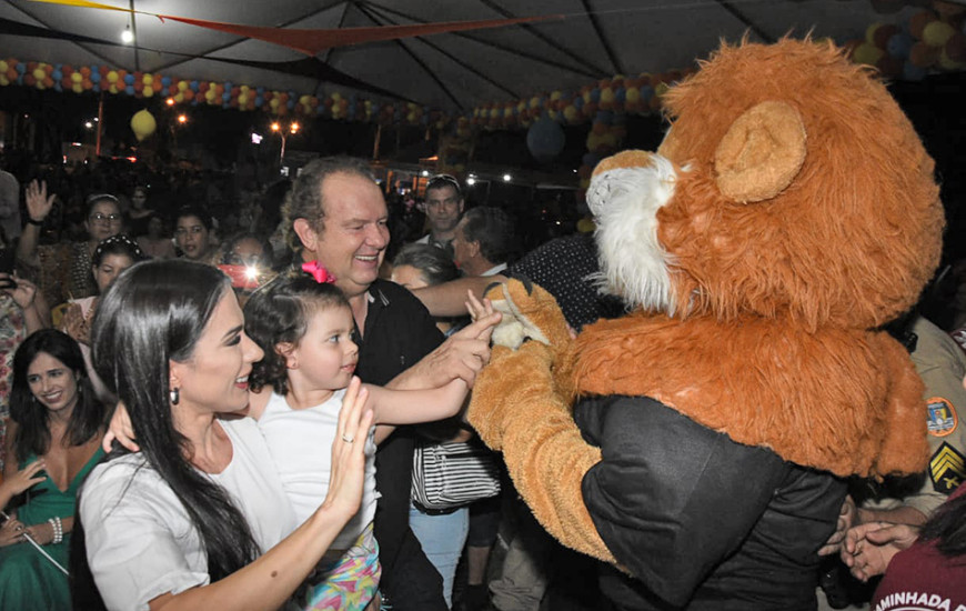  Mauro Carlesse e a primeira-dama Fernanda Carlesse prestigiaram a festa 