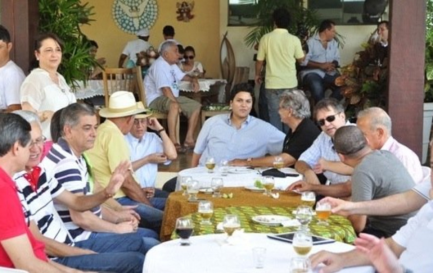 Líderes do PMDB recebidos na casa da senadora