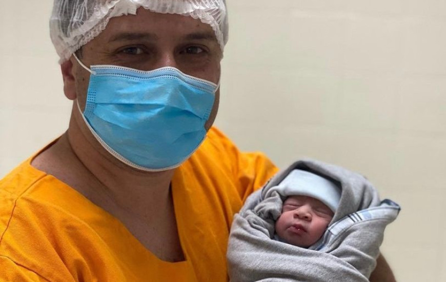 Tiago Dimas comemora nascimento do 3º filho 