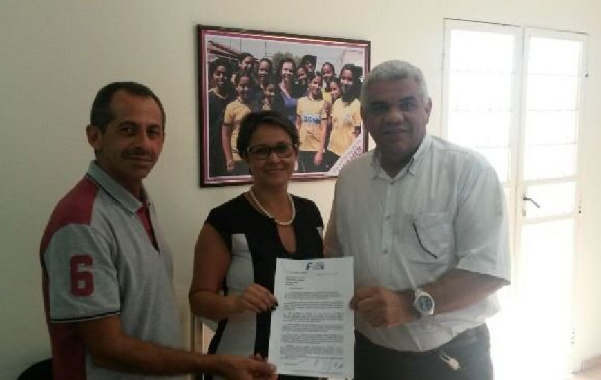 Carlão, em visita ao gabinete de Dorinha