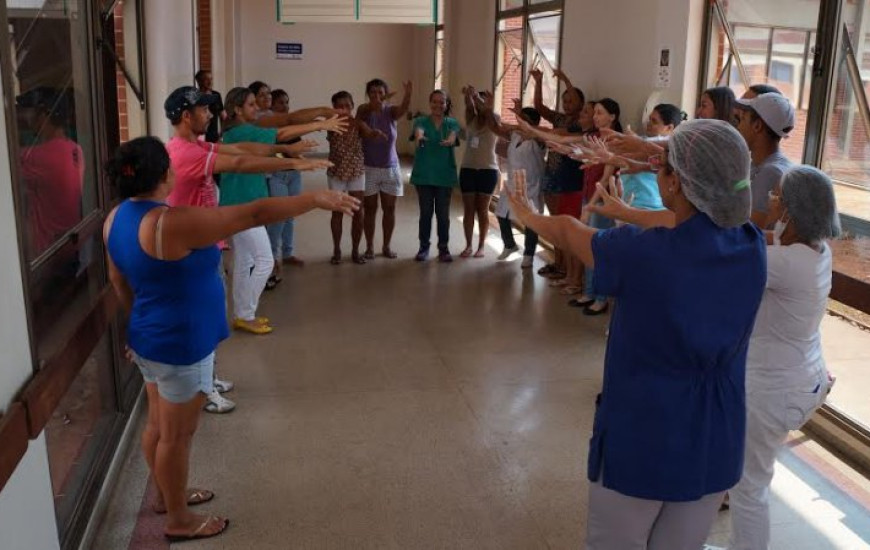 Ginástica laboral alivia o estresse e as dores