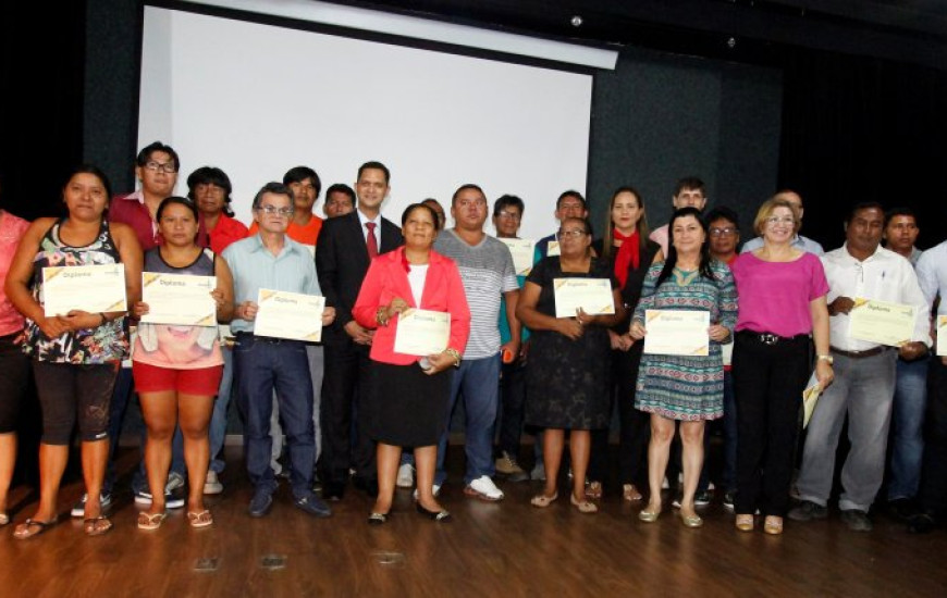 Seduc empossa membros do CEEI