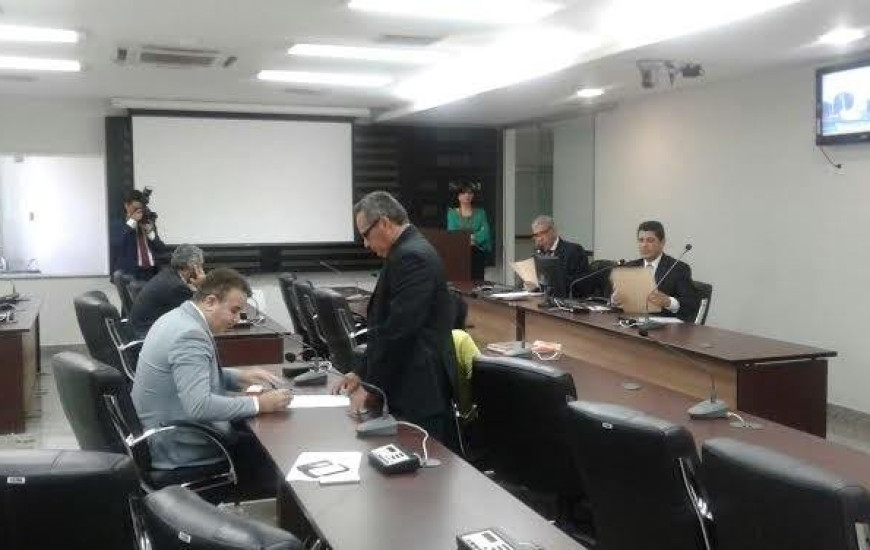 Deputados deliberam sobre pautas em comissões