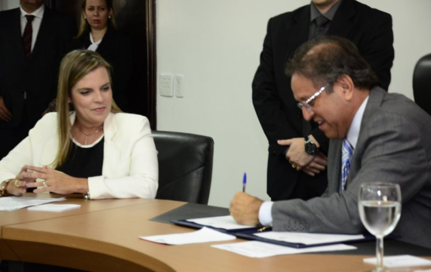 Marcelo transmite cargo a Claudia Lelis