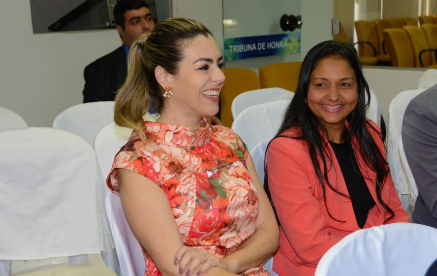 Vice-prefeitura participa de homenagem às mães na Câmara