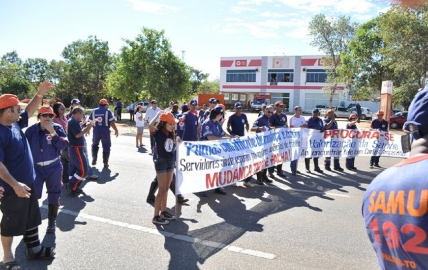 Socorristas fecharam a Theotônio em protesto
