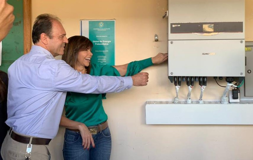  Reitor da UFT, Luiz Eduardo Bovolato, e a deputada federal Dorinha