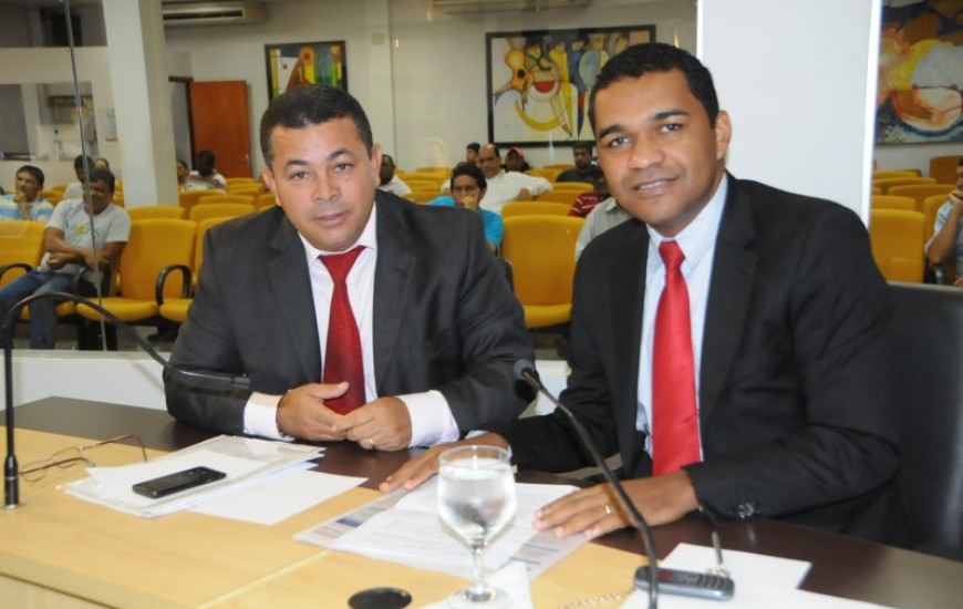 Folha (à esquerda) e Waldson da Agesp (à direita)