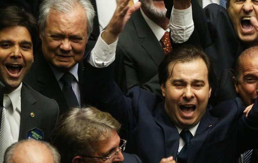 Maia assume na noite de hoje a presidência da Casa