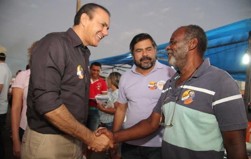 Senador conversou e ouviu demandas de feirantes