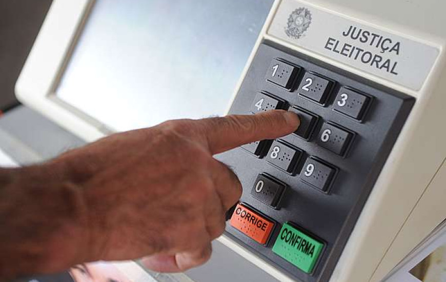 A Justiça Eleitoral confirmou 27.213 candidaturas