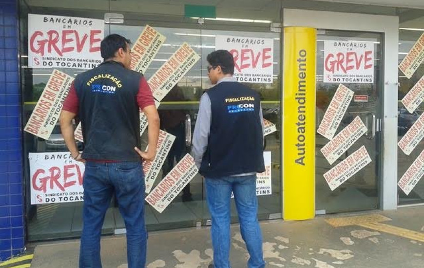 Procon notifica sindicato dos bancários