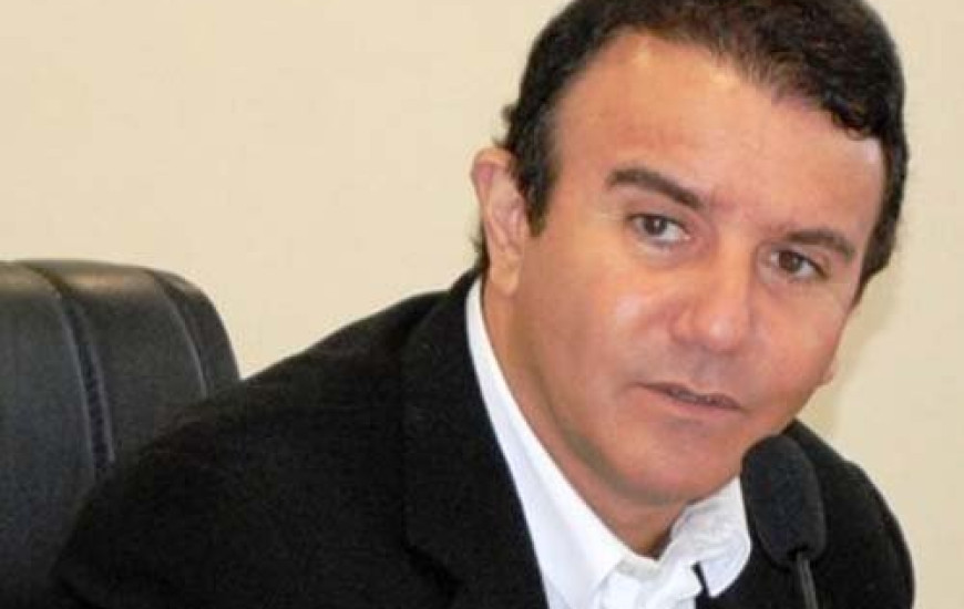 Eduardo Siqueira cobra explicações do Governo