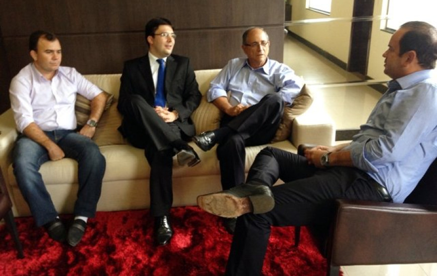 Roberto Pires inicia debates com entidades