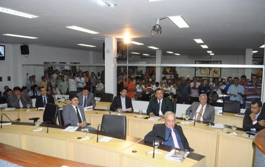 Servidores lotam Câmara