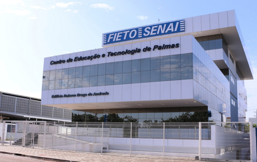 Vaga requer profissional com superior completo e seis meses de experiência