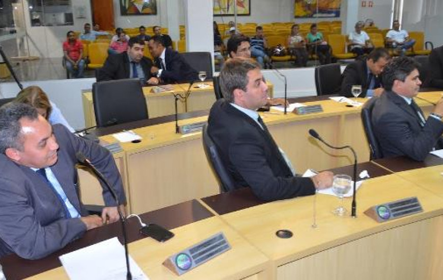 Parlamentares aprovaram projeto em três turnos