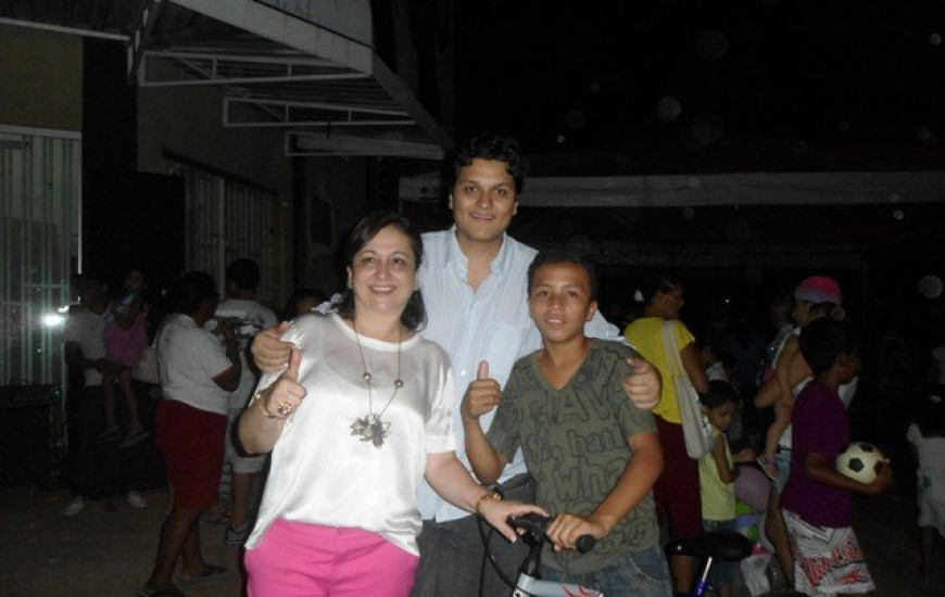 Iratã e Kátia homenageiam crianças