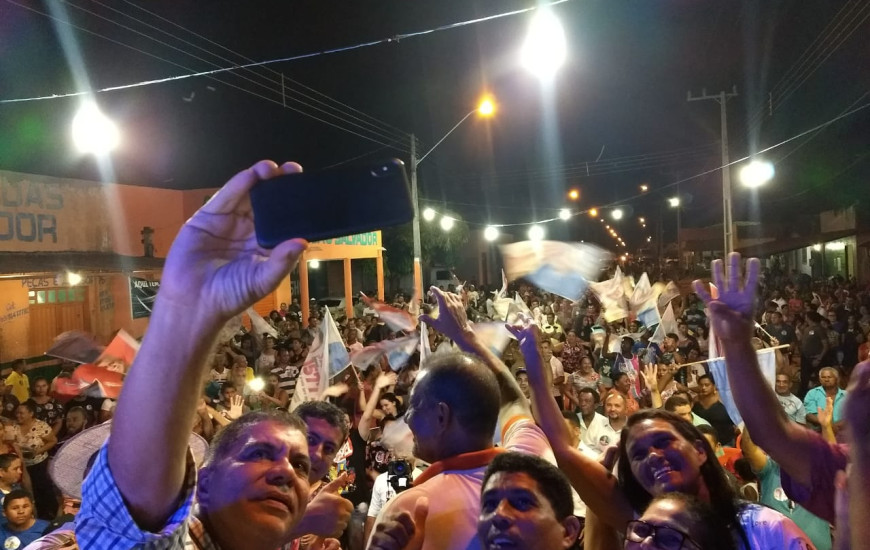 Amastha em comício em Esperantina