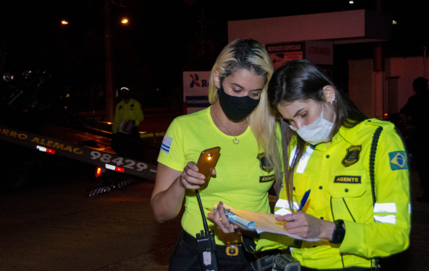 Equipe de fiscalização embarga distribuidora