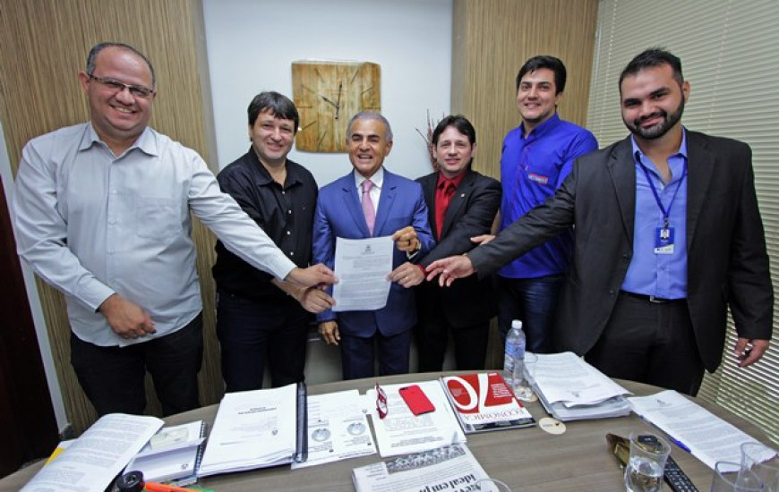 Deputado apresenta requerimento na AL