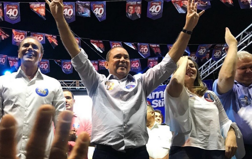 Candidato discursa em lançamento da campanha de Amastha