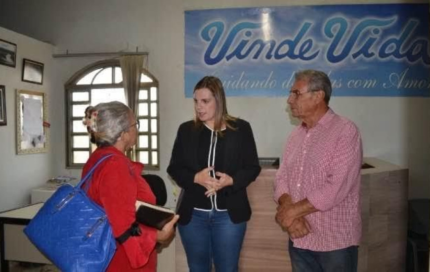 Claudia visita clinica em Brasília