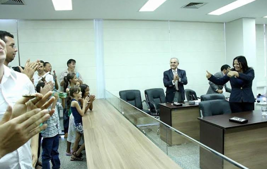 Deputada Valderez durante votação na AL