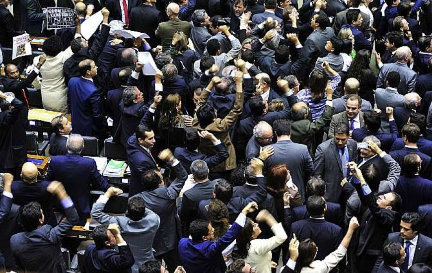 Votação foi até a madrugada desta quarta-feira