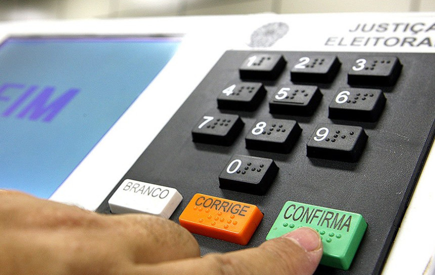 Entenda como são eleitos governador, senadores e deputados