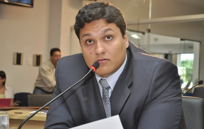 Vereador Iratã critica Adin