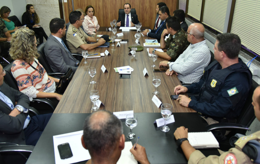 Membros do Comitê de Segurança Institucional se reúnem no TRE