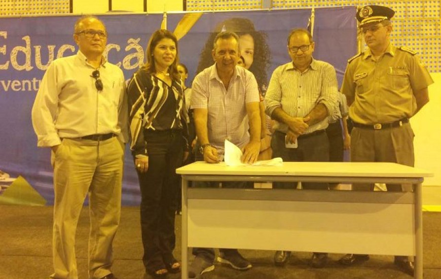 Toinho participa da assinatura do Termo junto ao Governo