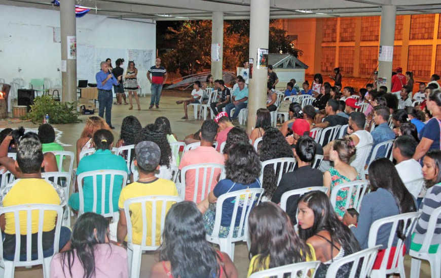 Deputado fala aos jovens durante Encontro