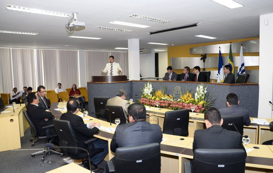 Vereadores criticam decretos de Marcelo Miranda