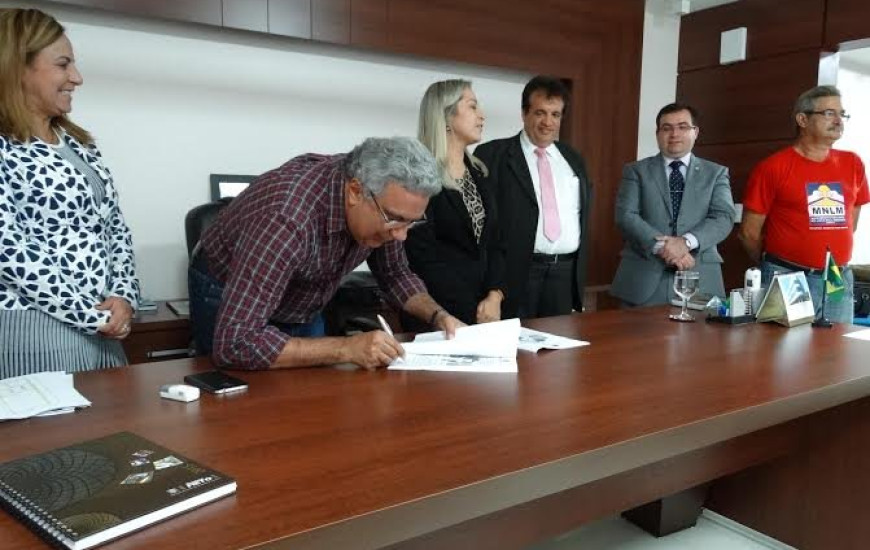 Prefeito assina convênio com Uniao