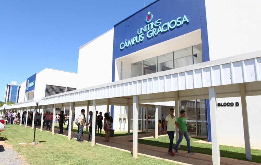 Unitins mantém emissoras de televisão e rádio estatais.