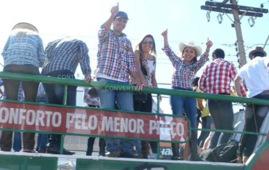 Luana Ribeiro na cavalgada de Araguaína