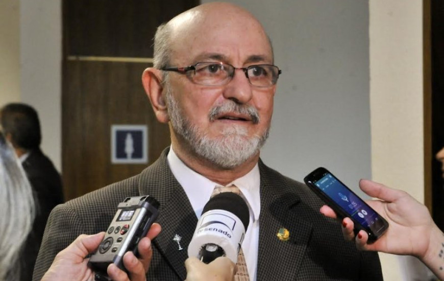 Donizeti Nogueira votou contra prisão de senador