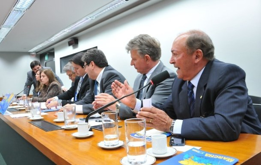 Botelho sai em defesa dos prefeitos