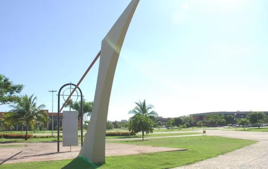 Relógio do Sol na Praça dos Girassóis; fenômeno tem relação direta com o sol